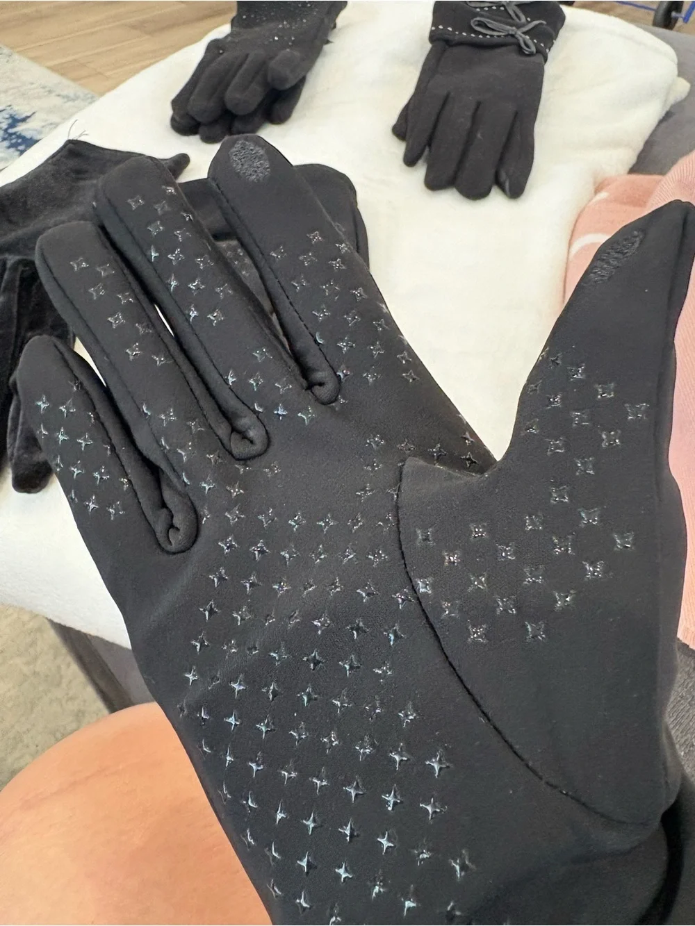Ladies gloves. 4 pairs - all brand new - 1 with tags.